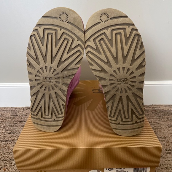 UGG Bailey Button - Picture 5 of 5